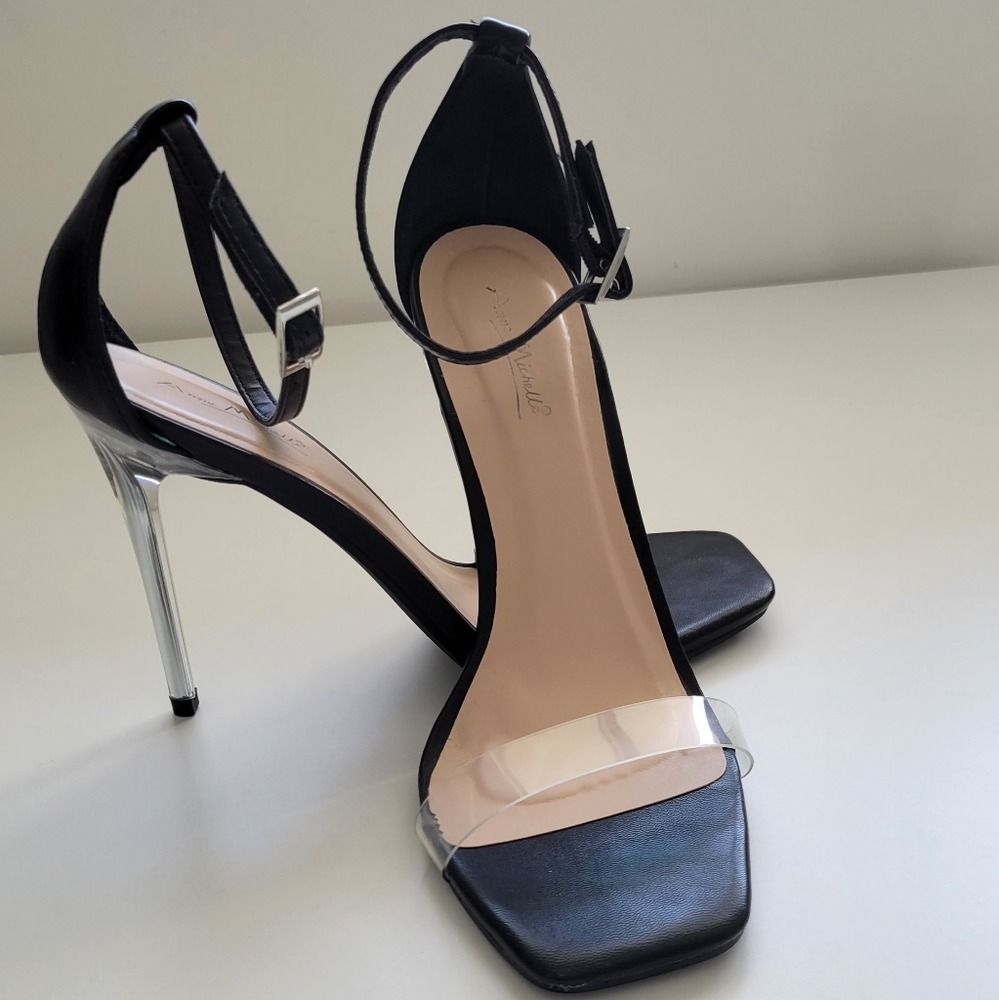 High Heel shoes size 8